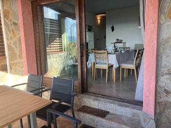 Une image contenant meubles, table basse, Table de cuisine et de salle � manger, sol

Le contenu g�n�r� par l�IA peut �tre incorrect.